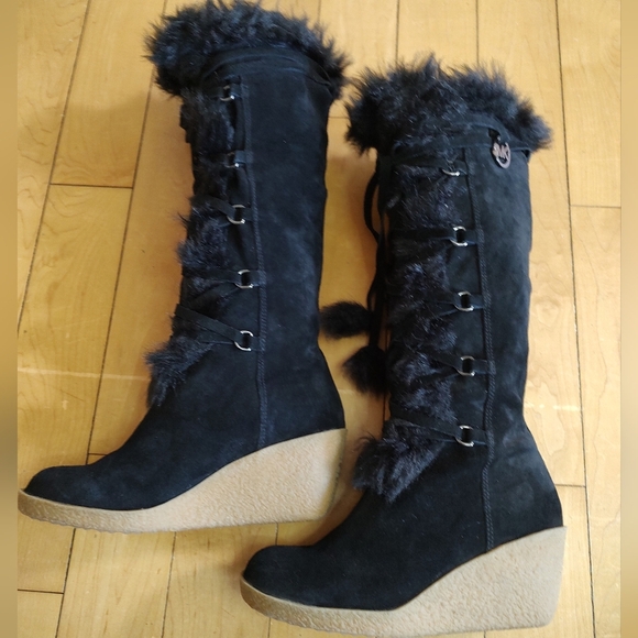 Michael Kors Navy Winter Boots with Wedge Heel and Lacing - Picture 4 of 13